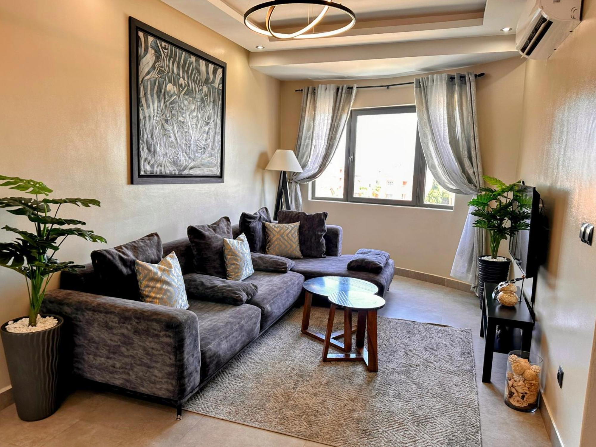 Moderne, Lumineux & Spacieux Avec Balcon -Central -Wifi-Smart Tv-Clim 马拉喀什 外观 照片