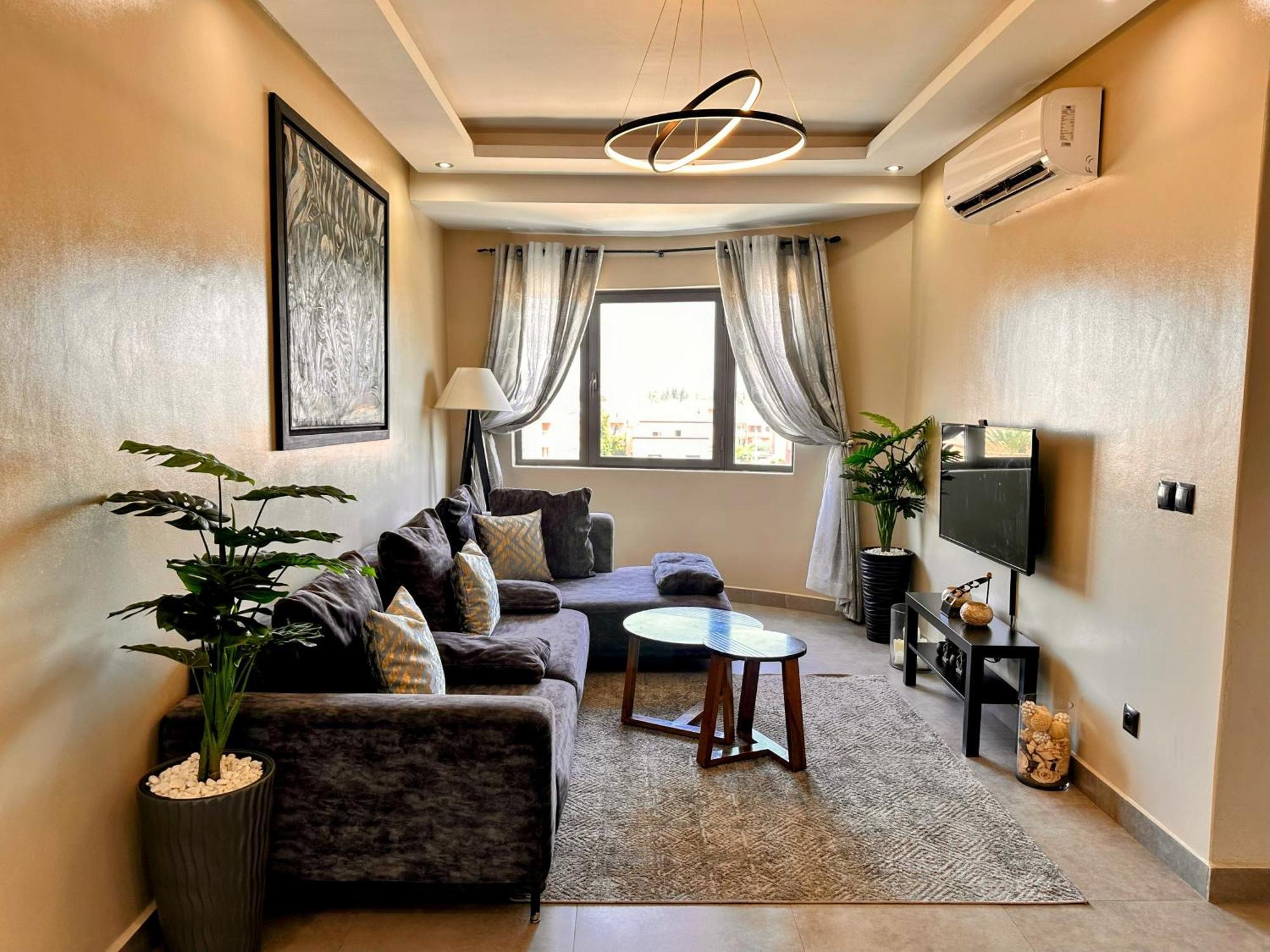 Moderne, Lumineux & Spacieux Avec Balcon -Central -Wifi-Smart Tv-Clim 马拉喀什 外观 照片